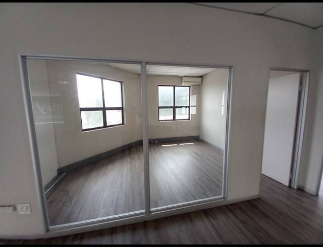 1,428M² OFFICE TO LET IN BRYANSTON